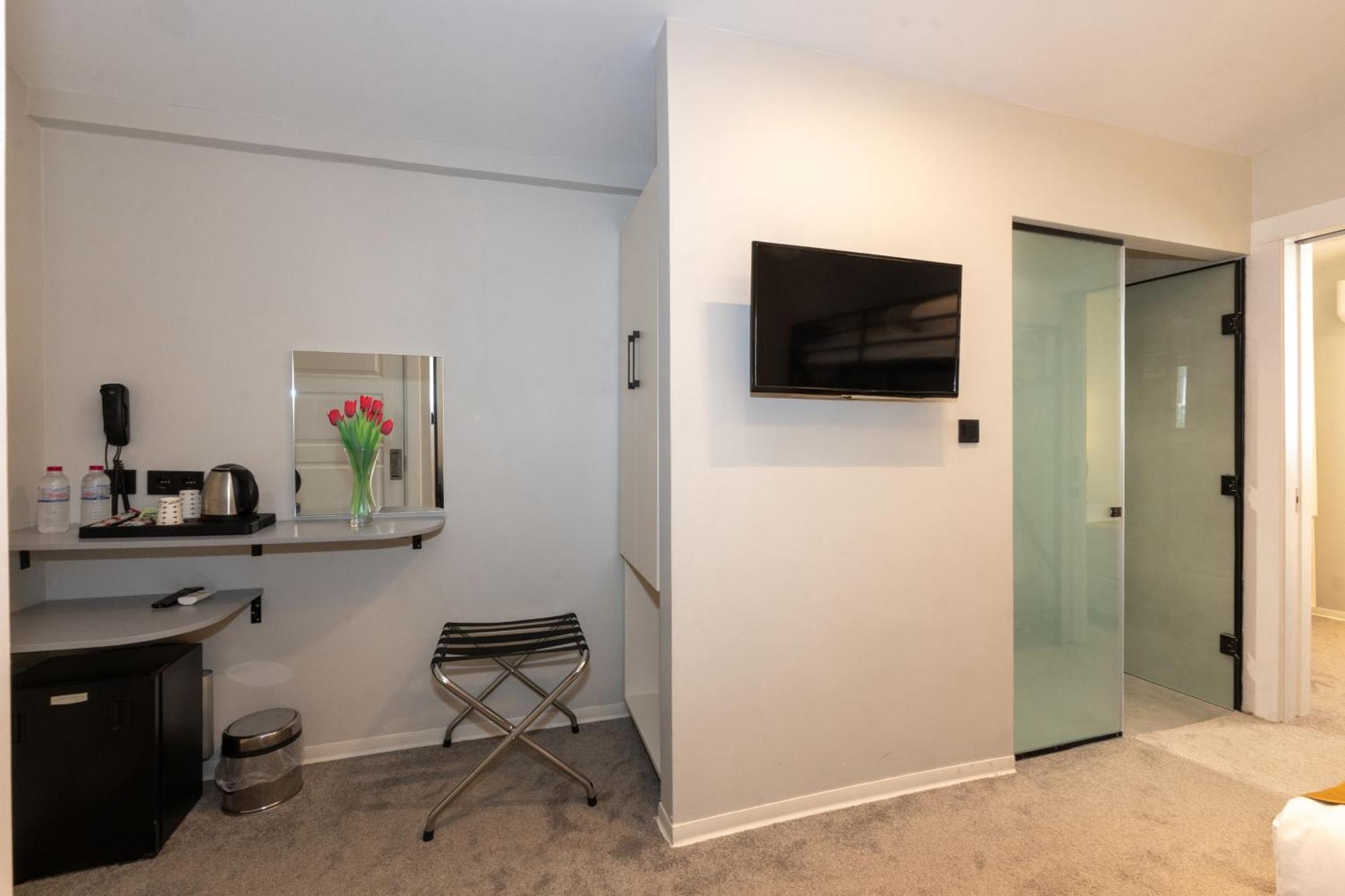 Istanbul Holiday Hotel Bagian luar foto